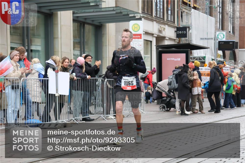 05.10.2025 - 20. swb-Marathon Bremen Strokosch-Dieckow http://msf.ph/oto/9293305 05.10.2025 12:45:01 Ziel 593, 1155, 1334, 1969, 593, 1155, 1334, 1969 meine-sportfotos.de