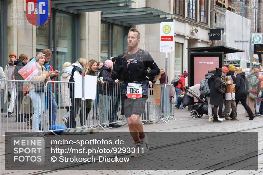 05.10.2025 - 20. swb-Marathon Bremen Strokosch-Dieckow http://msf.ph/oto/9293311 05.10.2025 12:45:02 Ziel 593, 1155, 1334, 1969, 593, 1155, 1334, 1969 meine-sportfotos.de