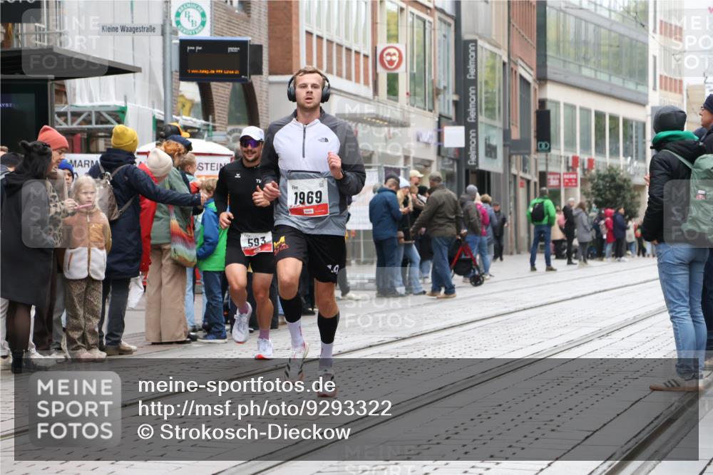 05.10.2025 - 20. swb-Marathon Bremen Strokosch-Dieckow http://msf.ph/oto/9293322 05.10.2025 12:45:09 Ziel 593, 1969, 593, 1969 meine-sportfotos.de