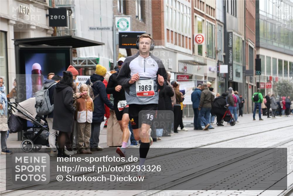 05.10.2025 - 20. swb-Marathon Bremen Strokosch-Dieckow http://msf.ph/oto/9293326 05.10.2025 12:45:09 Ziel 593, 1969, 593, 1969 meine-sportfotos.de