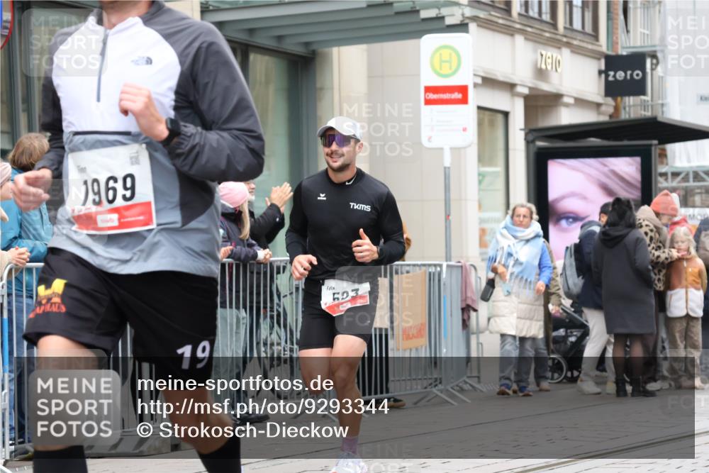 05.10.2025 - 20. swb-Marathon Bremen Strokosch-Dieckow http://msf.ph/oto/9293344 05.10.2025 12:45:11 Ziel 593, 1969, 593, 1969 meine-sportfotos.de