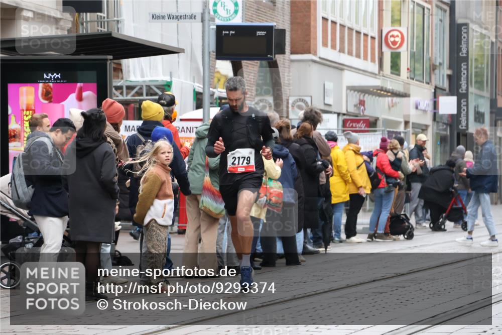 05.10.2025 - 20. swb-Marathon Bremen Strokosch-Dieckow http://msf.ph/oto/9293374 05.10.2025 12:45:38 Ziel 758, 1668, 2179, 758, 1668, 2179 meine-sportfotos.de