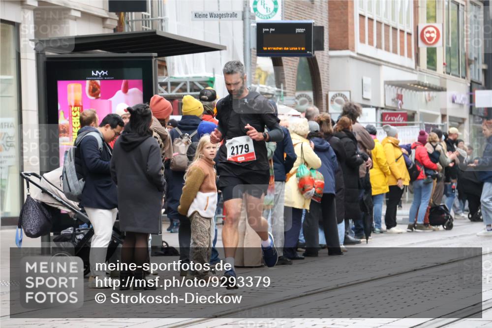 05.10.2025 - 20. swb-Marathon Bremen Strokosch-Dieckow http://msf.ph/oto/9293379 05.10.2025 12:45:38 Ziel 758, 1668, 2179, 758, 1668, 2179 meine-sportfotos.de