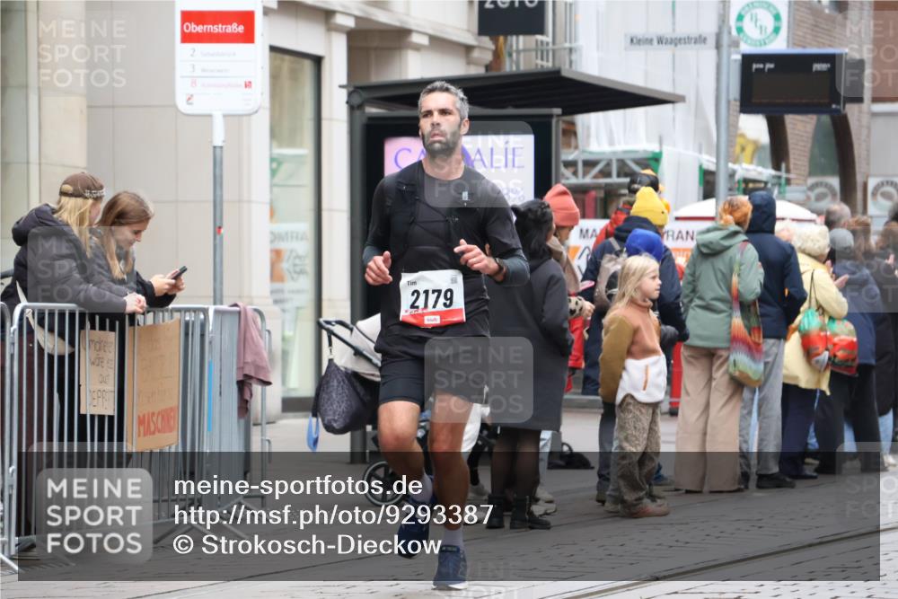 05.10.2025 - 20. swb-Marathon Bremen Strokosch-Dieckow http://msf.ph/oto/9293387 05.10.2025 12:45:39 Ziel 758, 1668, 2179, 758, 1668, 2179 meine-sportfotos.de
