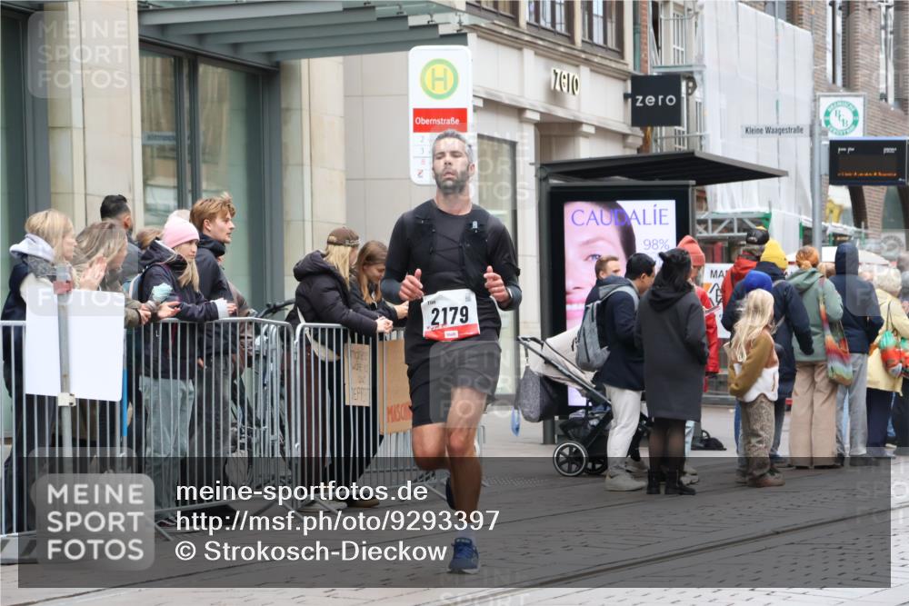05.10.2025 - 20. swb-Marathon Bremen Strokosch-Dieckow http://msf.ph/oto/9293397 05.10.2025 12:45:40 Ziel 758, 1668, 2179, 758, 1668, 2179 meine-sportfotos.de