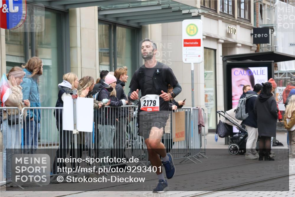 05.10.2025 - 20. swb-Marathon Bremen Strokosch-Dieckow http://msf.ph/oto/9293401 05.10.2025 12:45:40 Ziel 758, 1668, 2179, 758, 1668, 2179 meine-sportfotos.de