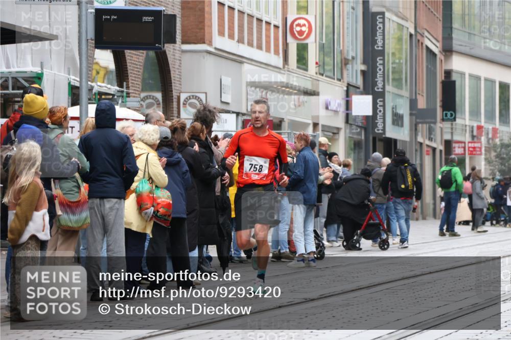 05.10.2025 - 20. swb-Marathon Bremen Strokosch-Dieckow http://msf.ph/oto/9293420 05.10.2025 12:45:44 Ziel 758, 1303, 1668, 2179, 758, 1303, 1668, 2179 meine-sportfotos.de