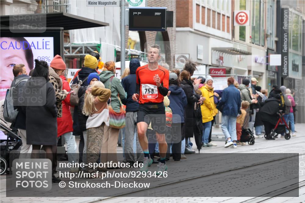 05.10.2025 - 20. swb-Marathon Bremen Strokosch-Dieckow http://msf.ph/oto/9293426 05.10.2025 12:45:46 Ziel 758, 1303, 1668, 2179, 758, 1303, 1668, 2179 meine-sportfotos.de