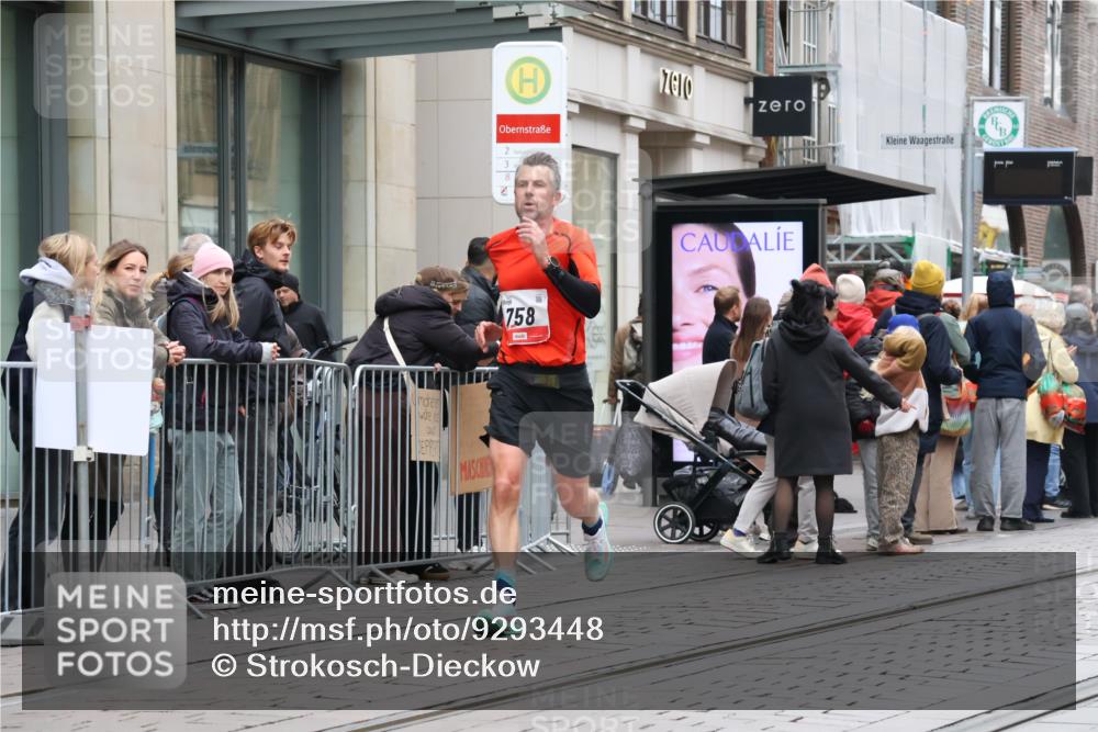 05.10.2025 - 20. swb-Marathon Bremen Strokosch-Dieckow http://msf.ph/oto/9293448 05.10.2025 12:45:48 Ziel 758, 1303, 1668, 758, 1303, 1668 meine-sportfotos.de