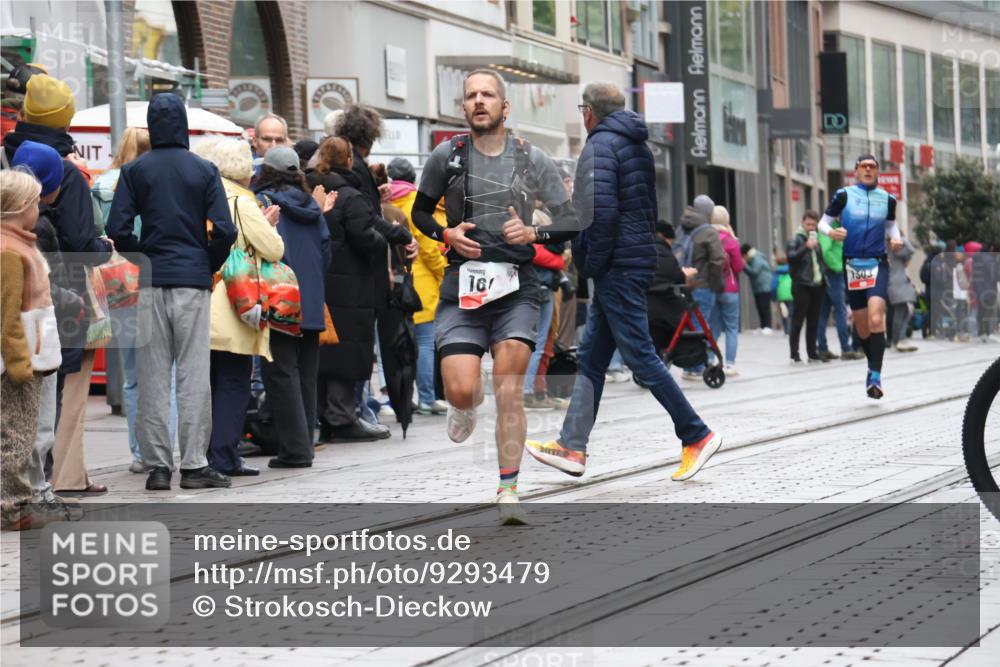 05.10.2025 - 20. swb-Marathon Bremen Strokosch-Dieckow http://msf.ph/oto/9293479 05.10.2025 12:45:52 Ziel 758, 1303, 1668, 758, 1303, 1668 meine-sportfotos.de