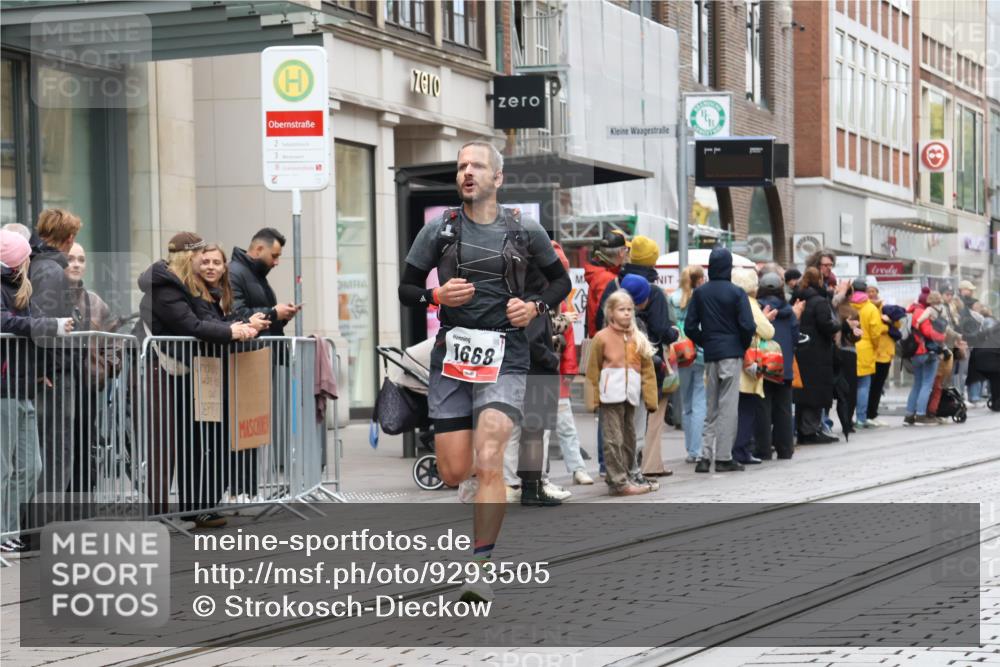 05.10.2025 - 20. swb-Marathon Bremen Strokosch-Dieckow http://msf.ph/oto/9293505 05.10.2025 12:45:55 Ziel 758, 1303, 1668, 2682, 758, 1303, 1668, 2682 meine-sportfotos.de