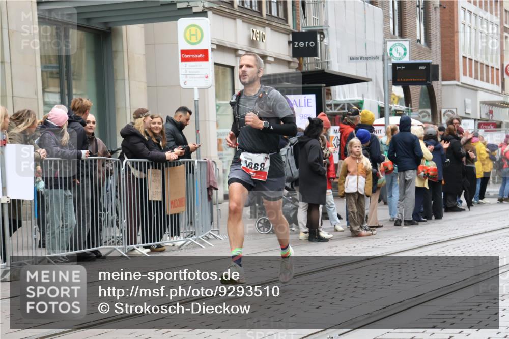 05.10.2025 - 20. swb-Marathon Bremen Strokosch-Dieckow http://msf.ph/oto/9293510 05.10.2025 12:45:55 Ziel 758, 1303, 1668, 2682, 758, 1303, 1668, 2682 meine-sportfotos.de