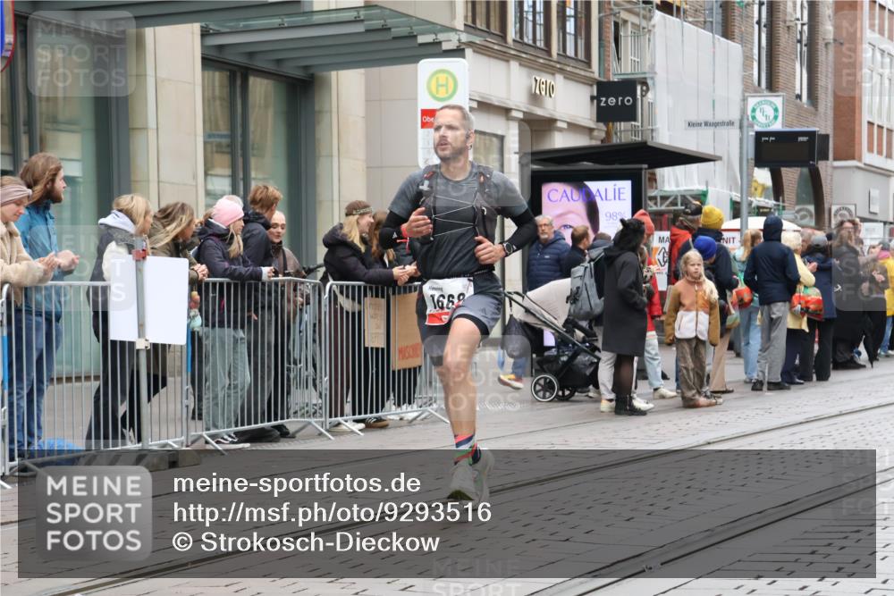 05.10.2025 - 20. swb-Marathon Bremen Strokosch-Dieckow http://msf.ph/oto/9293516 05.10.2025 12:45:55 Ziel 758, 1303, 1668, 2682, 758, 1303, 1668, 2682 meine-sportfotos.de