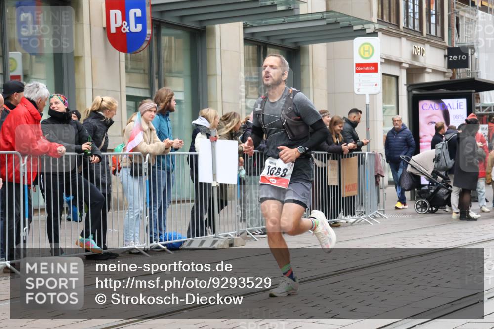 05.10.2025 - 20. swb-Marathon Bremen Strokosch-Dieckow http://msf.ph/oto/9293529 05.10.2025 12:45:56 Ziel 758, 1303, 1668, 2682, 758, 1303, 1668, 2682 meine-sportfotos.de