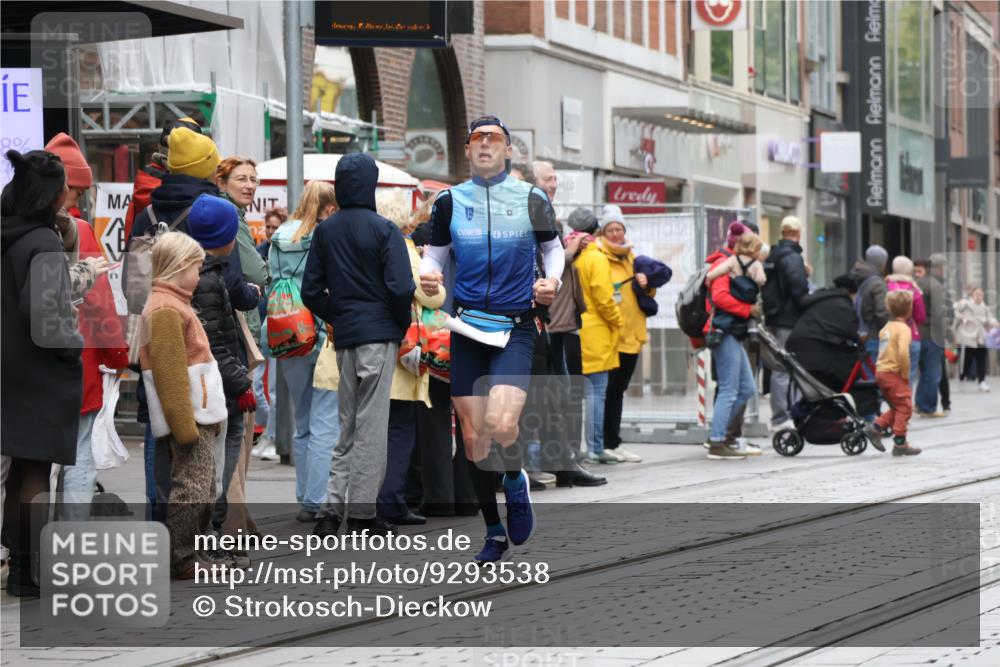 05.10.2025 - 20. swb-Marathon Bremen Strokosch-Dieckow http://msf.ph/oto/9293538 05.10.2025 12:45:58 Ziel 758, 1303, 1668, 2682, 758, 1303, 1668, 2682 meine-sportfotos.de