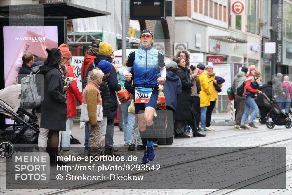 05.10.2025 - 20. swb-Marathon Bremen Strokosch-Dieckow http://msf.ph/oto/9293542 05.10.2025 12:45:58 Ziel 758, 1303, 1668, 2682, 758, 1303, 1668, 2682 meine-sportfotos.de