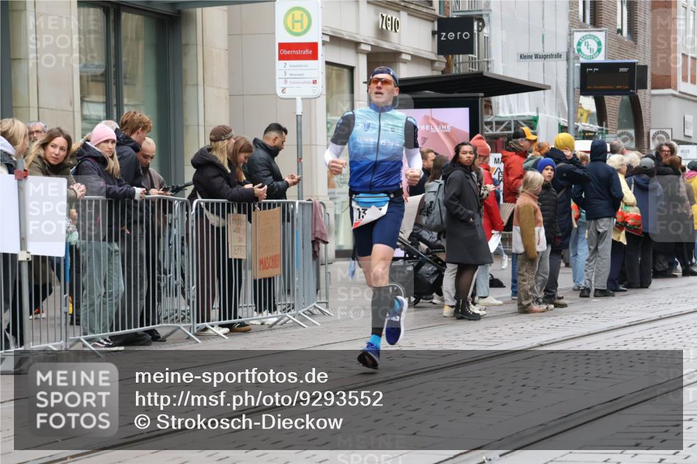 05.10.2025 - 20. swb-Marathon Bremen Strokosch-Dieckow http://msf.ph/oto/9293552 05.10.2025 12:46:00 Ziel 1303, 1668, 2682, 1303, 1668, 2682 meine-sportfotos.de