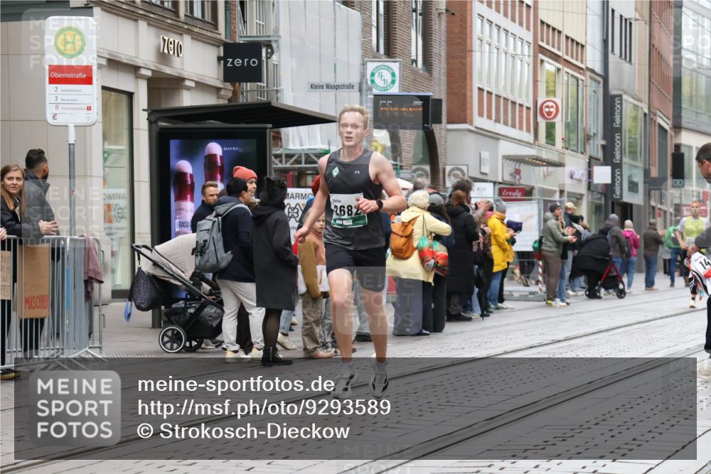 05.10.2025 - 20. swb-Marathon Bremen Strokosch-Dieckow http://msf.ph/oto/9293589 05.10.2025 12:46:17 Ziel 2682, 4251, 8582, 2682, 4251, 8582 meine-sportfotos.de