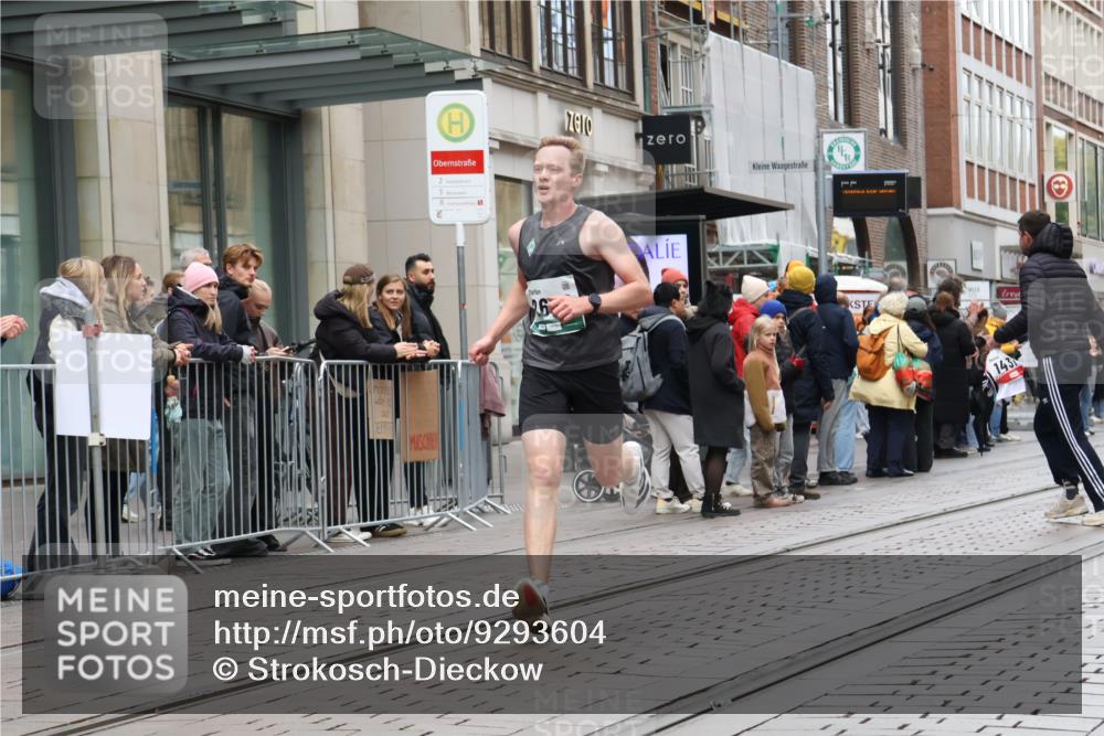 05.10.2025 - 20. swb-Marathon Bremen Strokosch-Dieckow http://msf.ph/oto/9293604 05.10.2025 12:46:18 Ziel 2682, 4251, 8582, 2682, 4251, 8582 meine-sportfotos.de