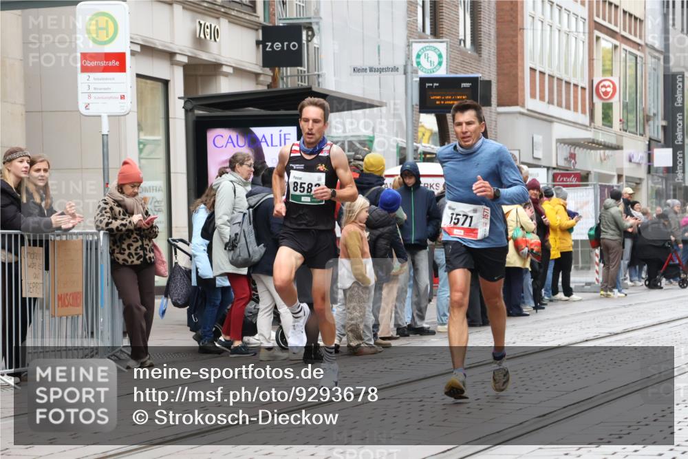 05.10.2025 - 20. swb-Marathon Bremen Strokosch-Dieckow http://msf.ph/oto/9293678 05.10.2025 12:46:38 Ziel 940, 1571, 6957, 8582, 940, 1571, 6957, 8582 meine-sportfotos.de
