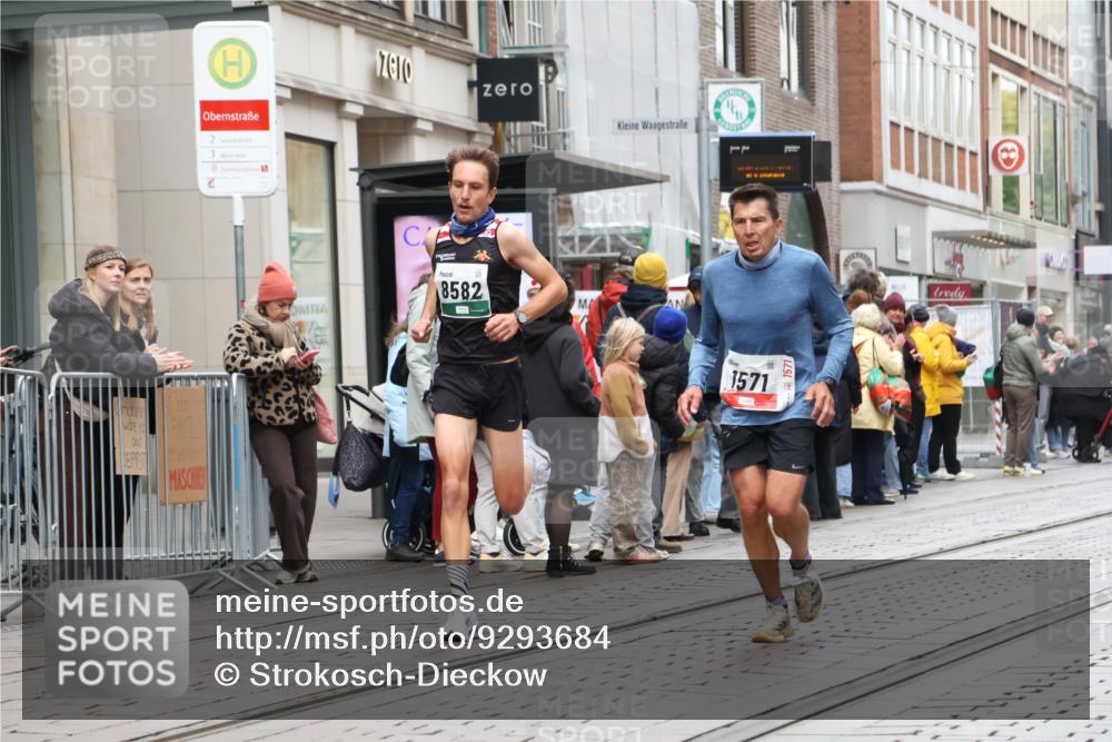 05.10.2025 - 20. swb-Marathon Bremen Strokosch-Dieckow http://msf.ph/oto/9293684 05.10.2025 12:46:39 Ziel 940, 1571, 6957, 8582, 940, 1571, 6957, 8582 meine-sportfotos.de