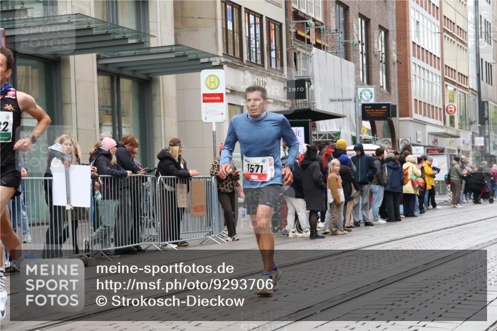 05.10.2025 - 20. swb-Marathon Bremen Strokosch-Dieckow http://msf.ph/oto/9293706 05.10.2025 12:46:40 Ziel 940, 1571, 6957, 7259, 8582, 940, 1571, 6957, 7259, 8582 meine-sportfotos.de