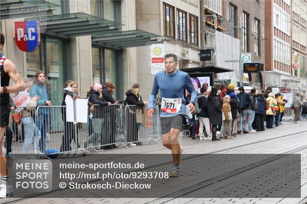 05.10.2025 - 20. swb-Marathon Bremen Strokosch-Dieckow http://msf.ph/oto/9293708 05.10.2025 12:46:40 Ziel 940, 1571, 6957, 7259, 8582, 940, 1571, 6957, 7259, 8582 meine-sportfotos.de