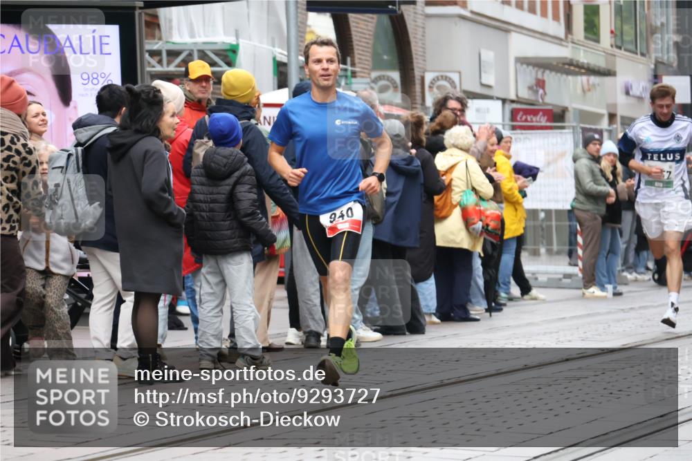 05.10.2025 - 20. swb-Marathon Bremen Strokosch-Dieckow http://msf.ph/oto/9293727 05.10.2025 12:46:47 Ziel 940, 1571, 6957, 7259, 940, 1571, 6957, 7259 meine-sportfotos.de
