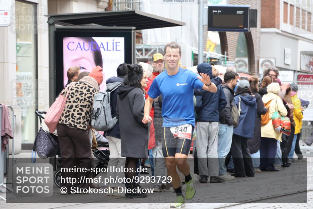 05.10.2025 - 20. swb-Marathon Bremen Strokosch-Dieckow http://msf.ph/oto/9293729 05.10.2025 12:46:48 Ziel 940, 1571, 6957, 7259, 940, 1571, 6957, 7259 meine-sportfotos.de