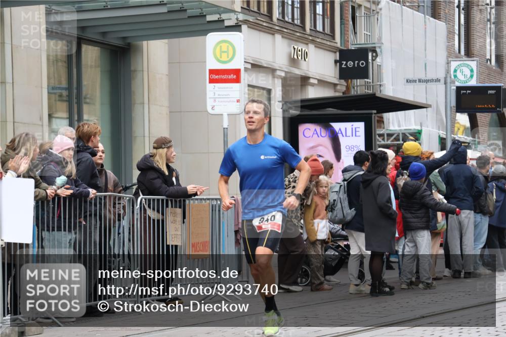 05.10.2025 - 20. swb-Marathon Bremen Strokosch-Dieckow http://msf.ph/oto/9293740 05.10.2025 12:46:49 Ziel 940, 999, 1571, 6957, 7259, 940, 999, 1571, 6957, 7259 meine-sportfotos.de