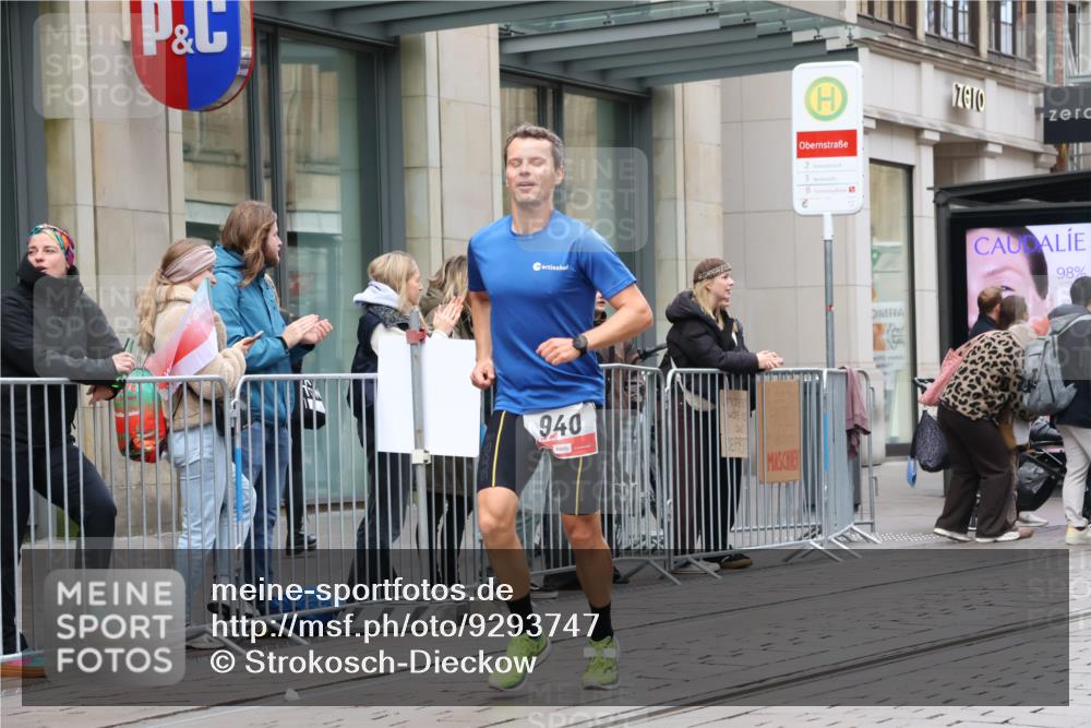 05.10.2025 - 20. swb-Marathon Bremen Strokosch-Dieckow http://msf.ph/oto/9293747 05.10.2025 12:46:50 Ziel 940, 999, 1571, 6957, 7259, 940, 999, 1571, 6957, 7259 meine-sportfotos.de
