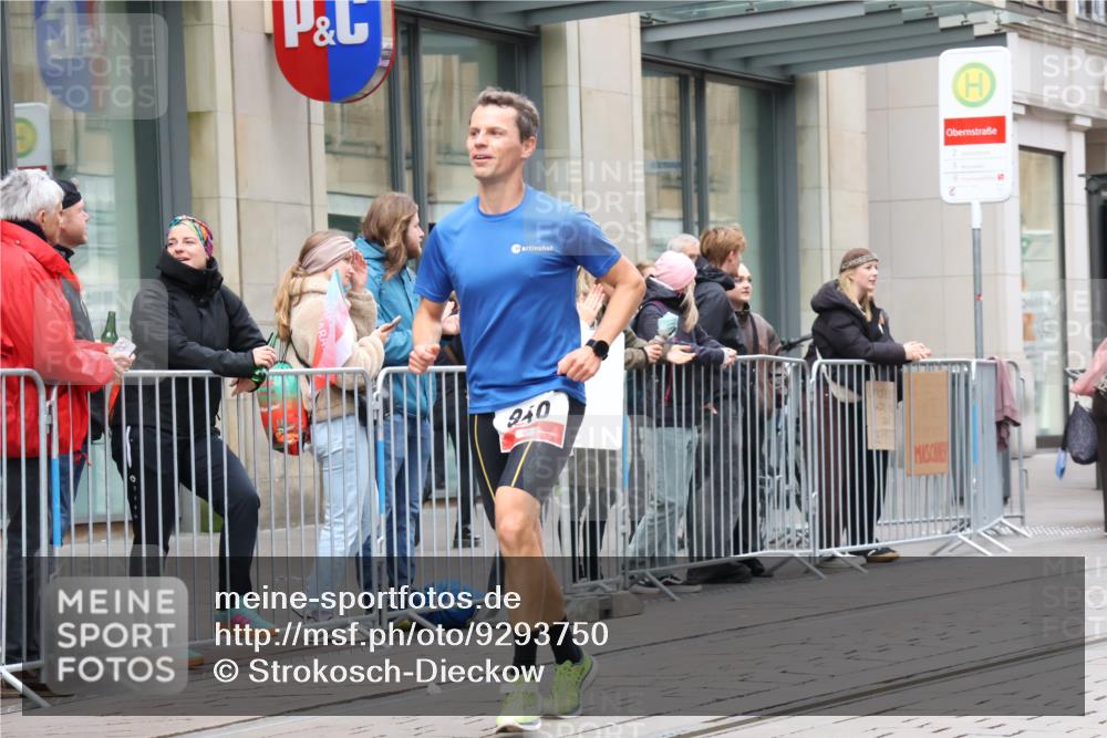 05.10.2025 - 20. swb-Marathon Bremen Strokosch-Dieckow http://msf.ph/oto/9293750 05.10.2025 12:46:50 Ziel 940, 999, 1571, 6957, 7259, 940, 999, 1571, 6957, 7259 meine-sportfotos.de