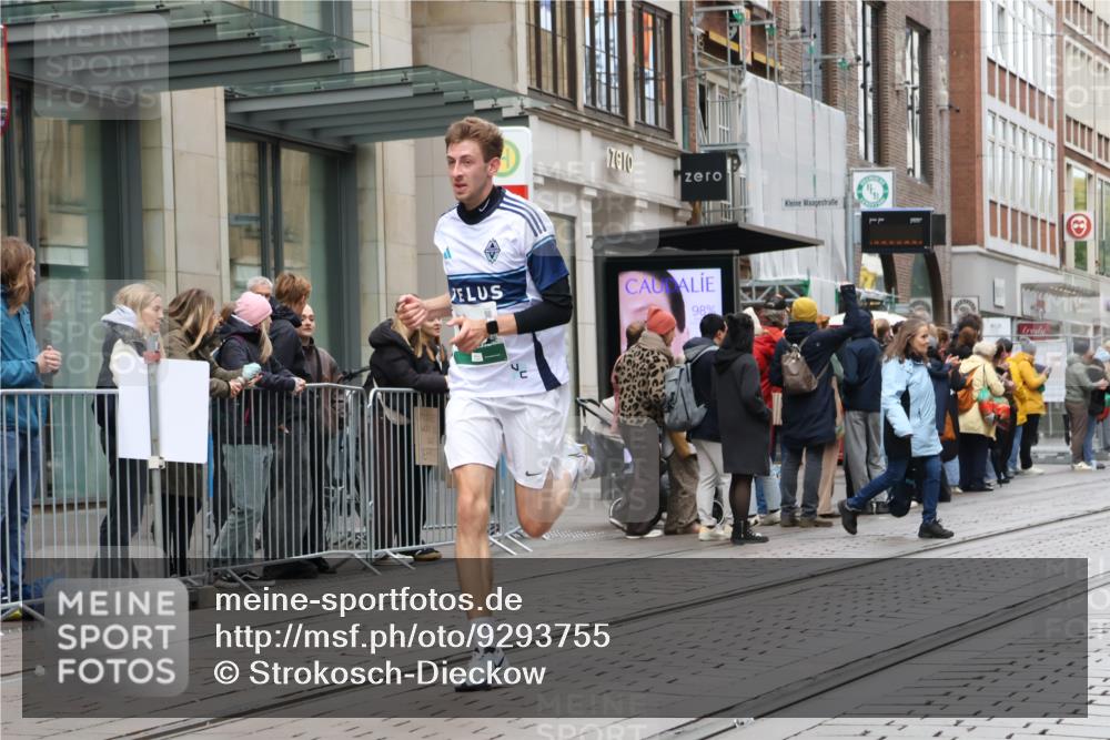 05.10.2025 - 20. swb-Marathon Bremen Strokosch-Dieckow http://msf.ph/oto/9293755 05.10.2025 12:46:52 Ziel 940, 999, 1700, 6957, 7259, 940, 999, 1700, 6957, 7259 meine-sportfotos.de