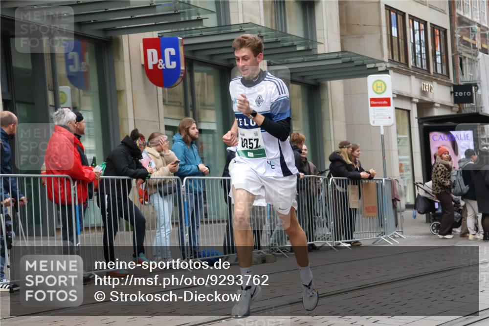 05.10.2025 - 20. swb-Marathon Bremen Strokosch-Dieckow http://msf.ph/oto/9293762 05.10.2025 12:46:53 Ziel 940, 999, 1700, 6957, 7259, 940, 999, 1700, 6957, 7259 meine-sportfotos.de