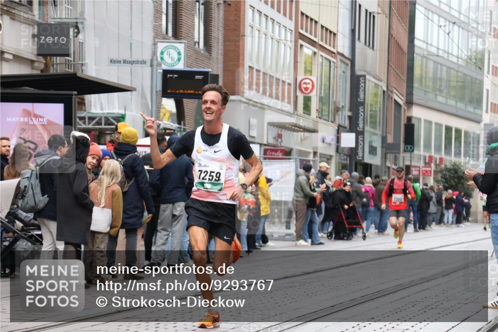 05.10.2025 - 20. swb-Marathon Bremen Strokosch-Dieckow http://msf.ph/oto/9293767 05.10.2025 12:47:00 Ziel 999, 1249, 1700, 7259, 9046, 999, 1249, 1700, 7259, 9046 meine-sportfotos.de