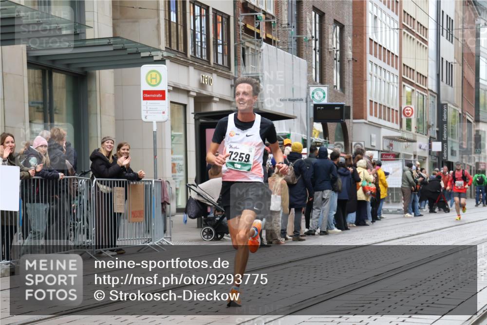05.10.2025 - 20. swb-Marathon Bremen Strokosch-Dieckow http://msf.ph/oto/9293775 05.10.2025 12:47:01 Ziel 999, 1249, 1700, 7259, 9046, 999, 1249, 1700, 7259, 9046 meine-sportfotos.de