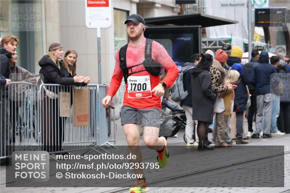 05.10.2025 - 20. swb-Marathon Bremen Strokosch-Dieckow http://msf.ph/oto/9293795 05.10.2025 12:47:09 Ziel 999, 1249, 1688, 1700, 6984, 9046, 999, 1249, 1688, 1700, 6984, 9046 meine-sportfotos.de