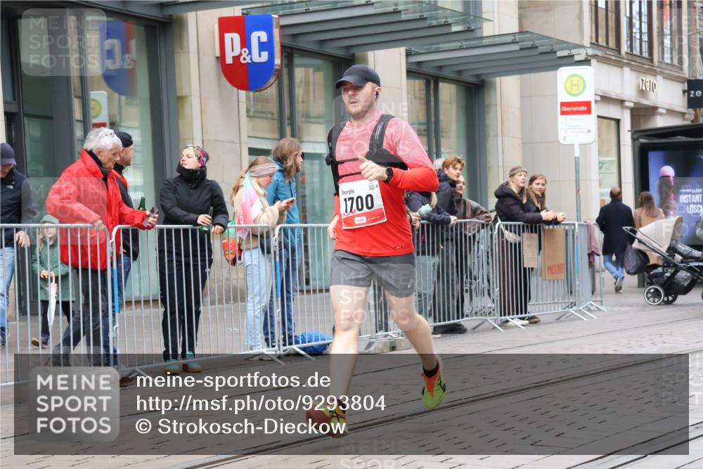 05.10.2025 - 20. swb-Marathon Bremen Strokosch-Dieckow http://msf.ph/oto/9293804 05.10.2025 12:47:10 Ziel 999, 1249, 1688, 1700, 6984, 9046, 999, 1249, 1688, 1700, 6984, 9046 meine-sportfotos.de