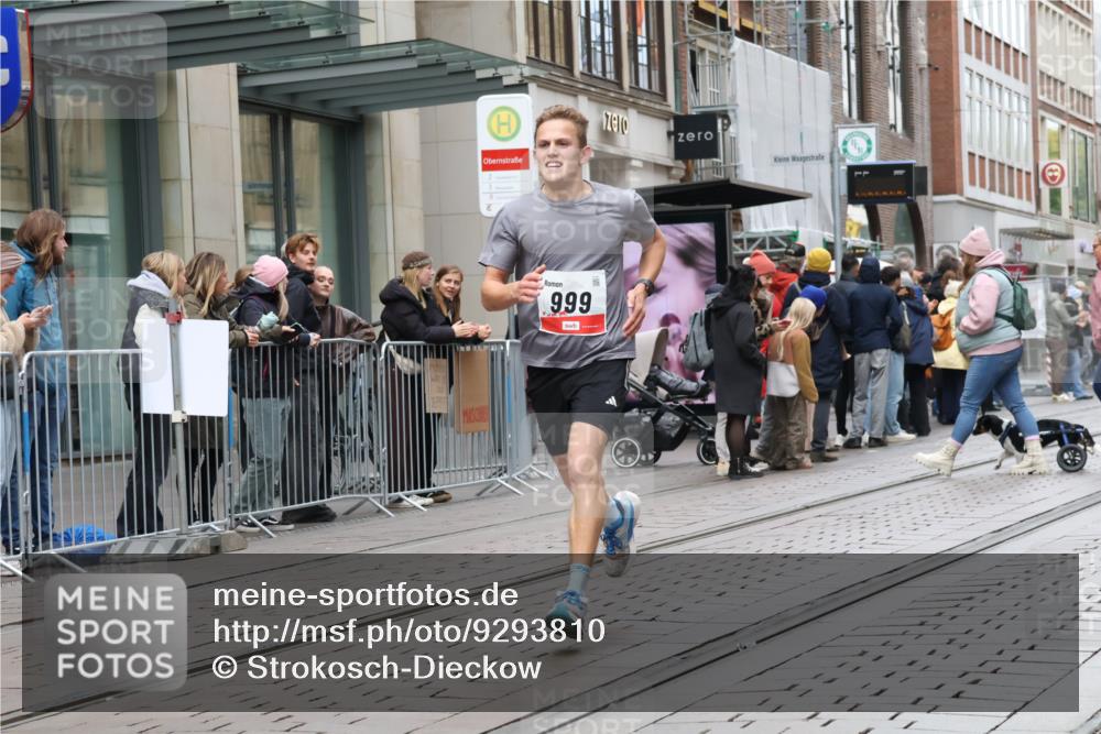 05.10.2025 - 20. swb-Marathon Bremen Strokosch-Dieckow http://msf.ph/oto/9293810 05.10.2025 12:47:11 Ziel 999, 1249, 1688, 1700, 6984, 9046, 999, 1249, 1688, 1700, 6984, 9046 meine-sportfotos.de