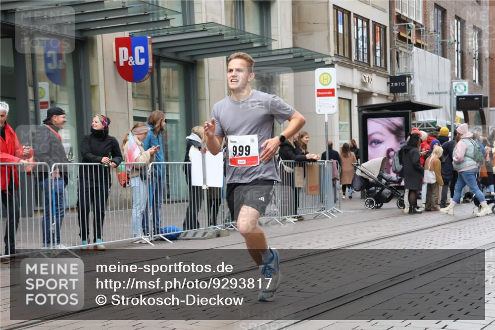 05.10.2025 - 20. swb-Marathon Bremen Strokosch-Dieckow http://msf.ph/oto/9293817 05.10.2025 12:47:11 Ziel 999, 1249, 1688, 1700, 6984, 9046, 999, 1249, 1688, 1700, 6984, 9046 meine-sportfotos.de