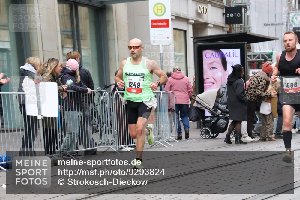05.10.2025 - 20. swb-Marathon Bremen Strokosch-Dieckow http://msf.ph/oto/9293824 05.10.2025 12:47:19 Ziel 1249, 1688, 5640, 6984, 9046, 1249, 1688, 5640, 6984, 9046 meine-sportfotos.de