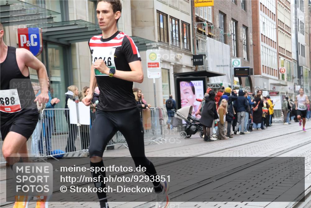 05.10.2025 - 20. swb-Marathon Bremen Strokosch-Dieckow http://msf.ph/oto/9293851 05.10.2025 12:47:21 Ziel 258, 1249, 1688, 5640, 6984, 9046, 258, 1249, 1688, 5640, 6984, 9046 meine-sportfotos.de