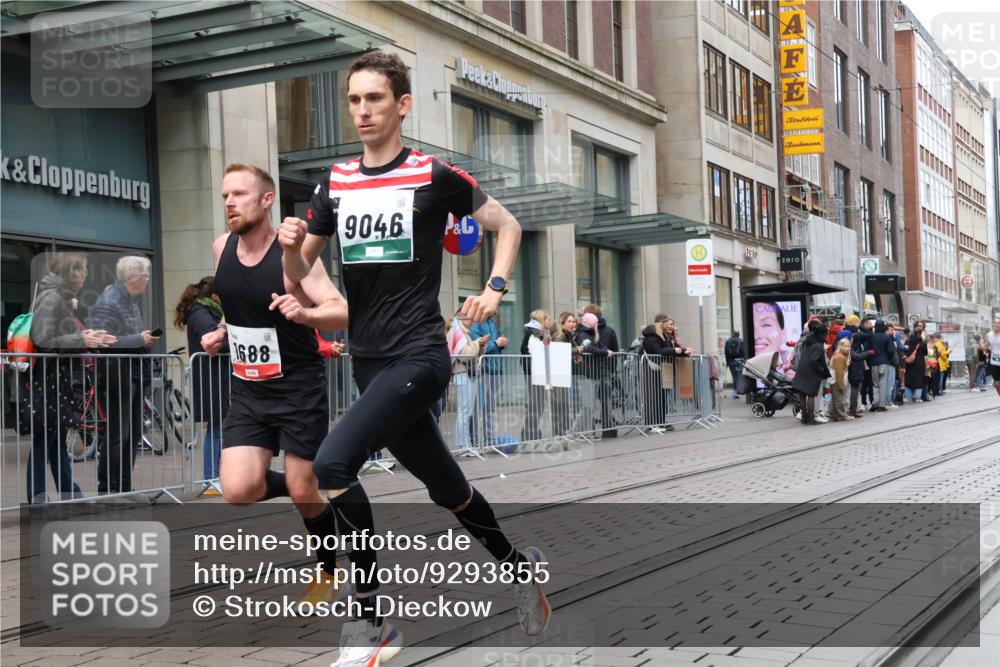 05.10.2025 - 20. swb-Marathon Bremen Strokosch-Dieckow http://msf.ph/oto/9293855 05.10.2025 12:47:21 Ziel 258, 1249, 1688, 5640, 6984, 9046, 258, 1249, 1688, 5640, 6984, 9046 meine-sportfotos.de