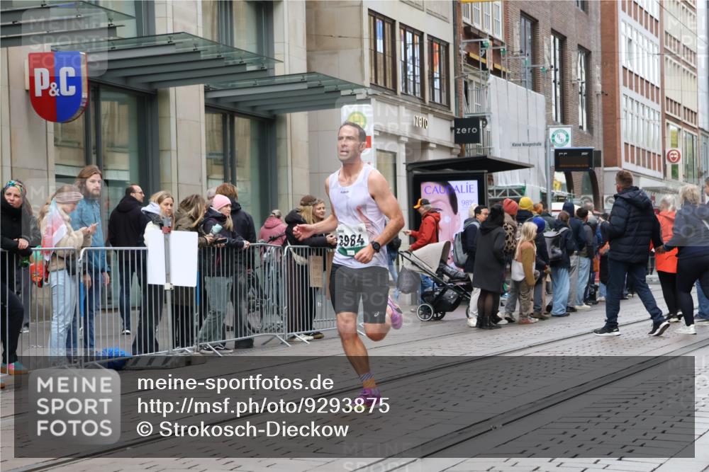 05.10.2025 - 20. swb-Marathon Bremen Strokosch-Dieckow http://msf.ph/oto/9293875 05.10.2025 12:47:25 Ziel 258, 1688, 5640, 6984, 258, 1688, 5640, 6984 meine-sportfotos.de