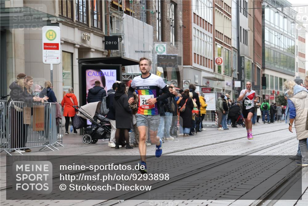 05.10.2025 - 20. swb-Marathon Bremen Strokosch-Dieckow http://msf.ph/oto/9293898 05.10.2025 12:47:37 Ziel 258, 5640, 7442, 8550, 258, 5640, 7442, 8550 meine-sportfotos.de