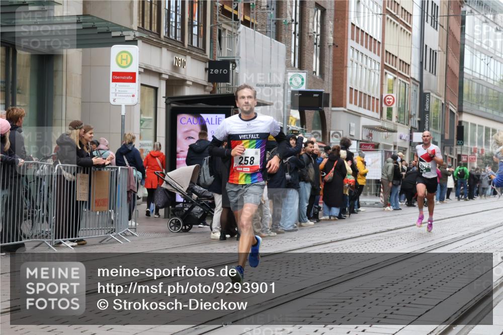 05.10.2025 - 20. swb-Marathon Bremen Strokosch-Dieckow http://msf.ph/oto/9293901 05.10.2025 12:47:37 Ziel 258, 5640, 7442, 8550, 258, 5640, 7442, 8550 meine-sportfotos.de