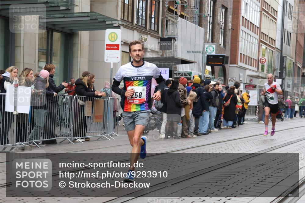 05.10.2025 - 20. swb-Marathon Bremen Strokosch-Dieckow http://msf.ph/oto/9293910 05.10.2025 12:47:38 Ziel 258, 5640, 7442, 8550, 258, 5640, 7442, 8550 meine-sportfotos.de