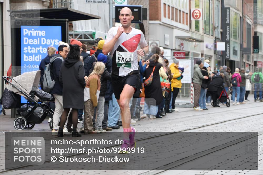 05.10.2025 - 20. swb-Marathon Bremen Strokosch-Dieckow http://msf.ph/oto/9293919 05.10.2025 12:47:40 Ziel 258, 5640, 7442, 8550, 258, 5640, 7442, 8550 meine-sportfotos.de