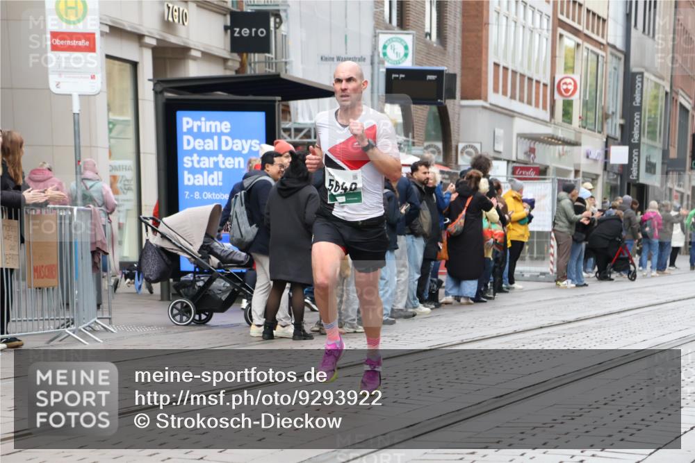 05.10.2025 - 20. swb-Marathon Bremen Strokosch-Dieckow http://msf.ph/oto/9293922 05.10.2025 12:47:40 Ziel 258, 5640, 7442, 8550, 258, 5640, 7442, 8550 meine-sportfotos.de