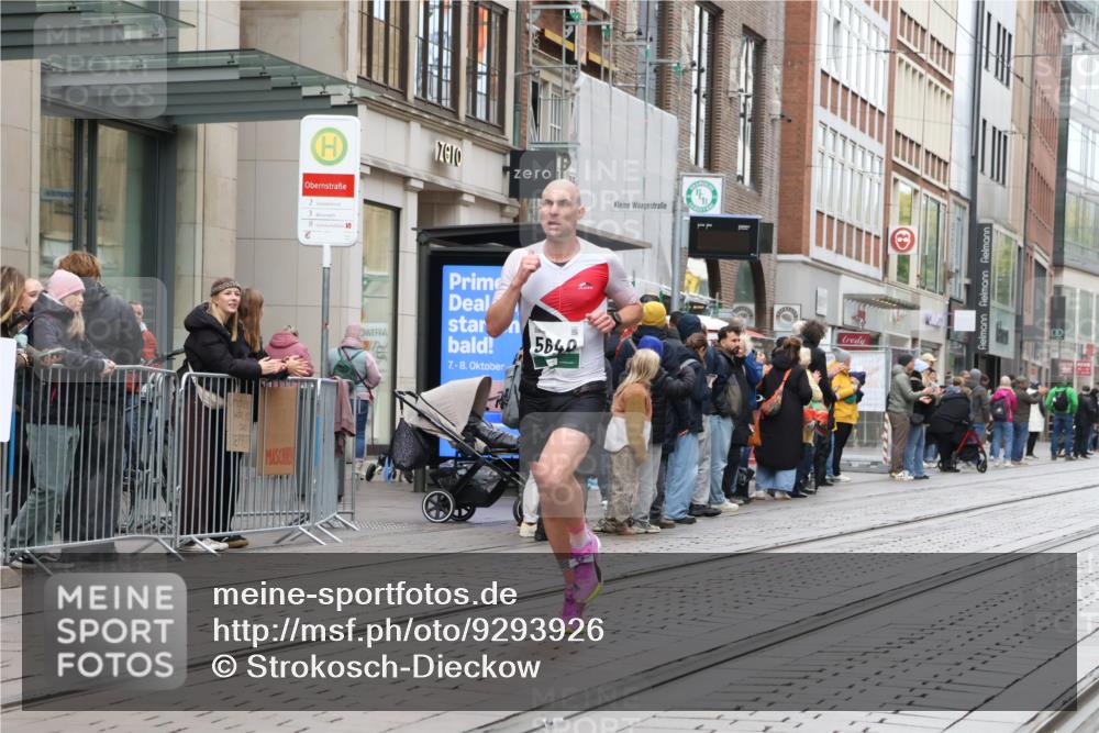 05.10.2025 - 20. swb-Marathon Bremen Strokosch-Dieckow http://msf.ph/oto/9293926 05.10.2025 12:47:40 Ziel 258, 5640, 7442, 8550, 258, 5640, 7442, 8550 meine-sportfotos.de